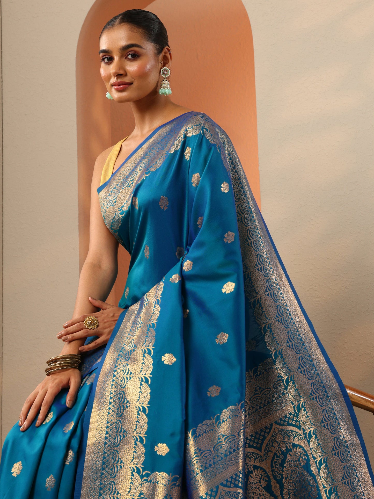 Blue Woven Design Banarasi Silk Blend Saree With Unstitched Blouse Piece