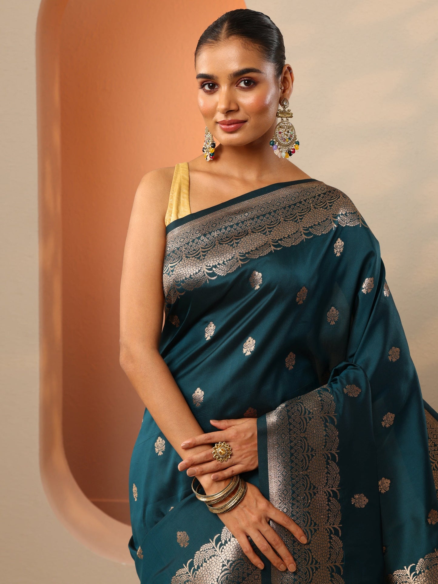 Green Woven Design Banarasi Silk Blend Saree With Unstitched Blouse Piece