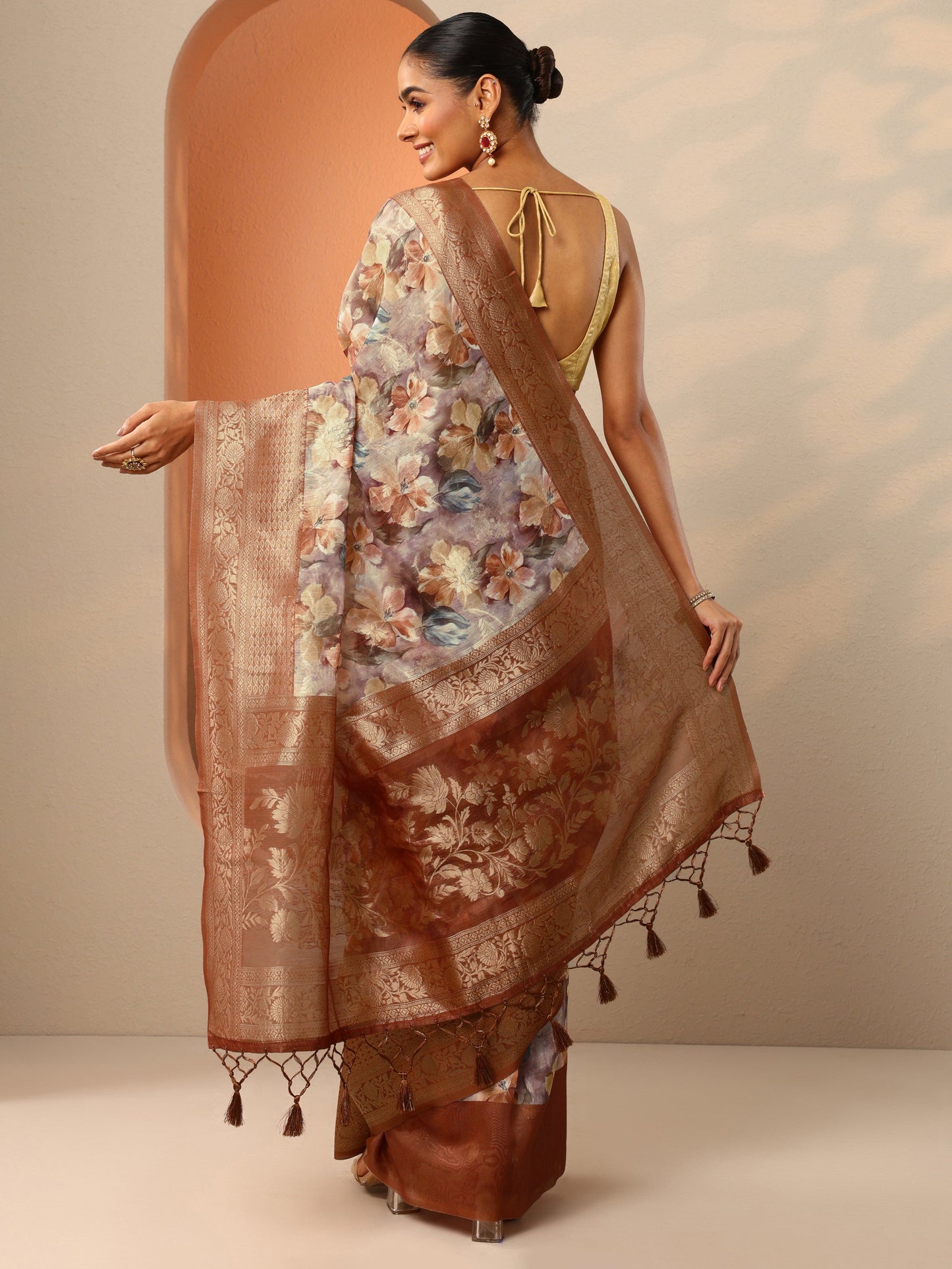 Brown Printed Silk Blend Saree With Unstitched Blouse Piece