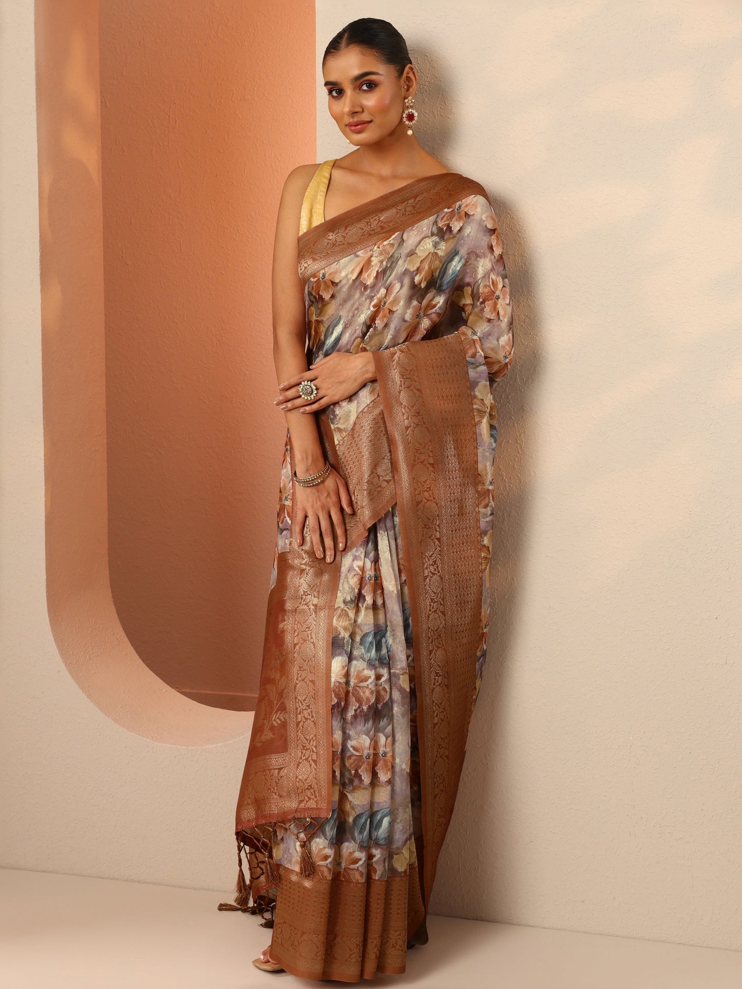 Brown Printed Silk Blend Saree With Unstitched Blouse Piece