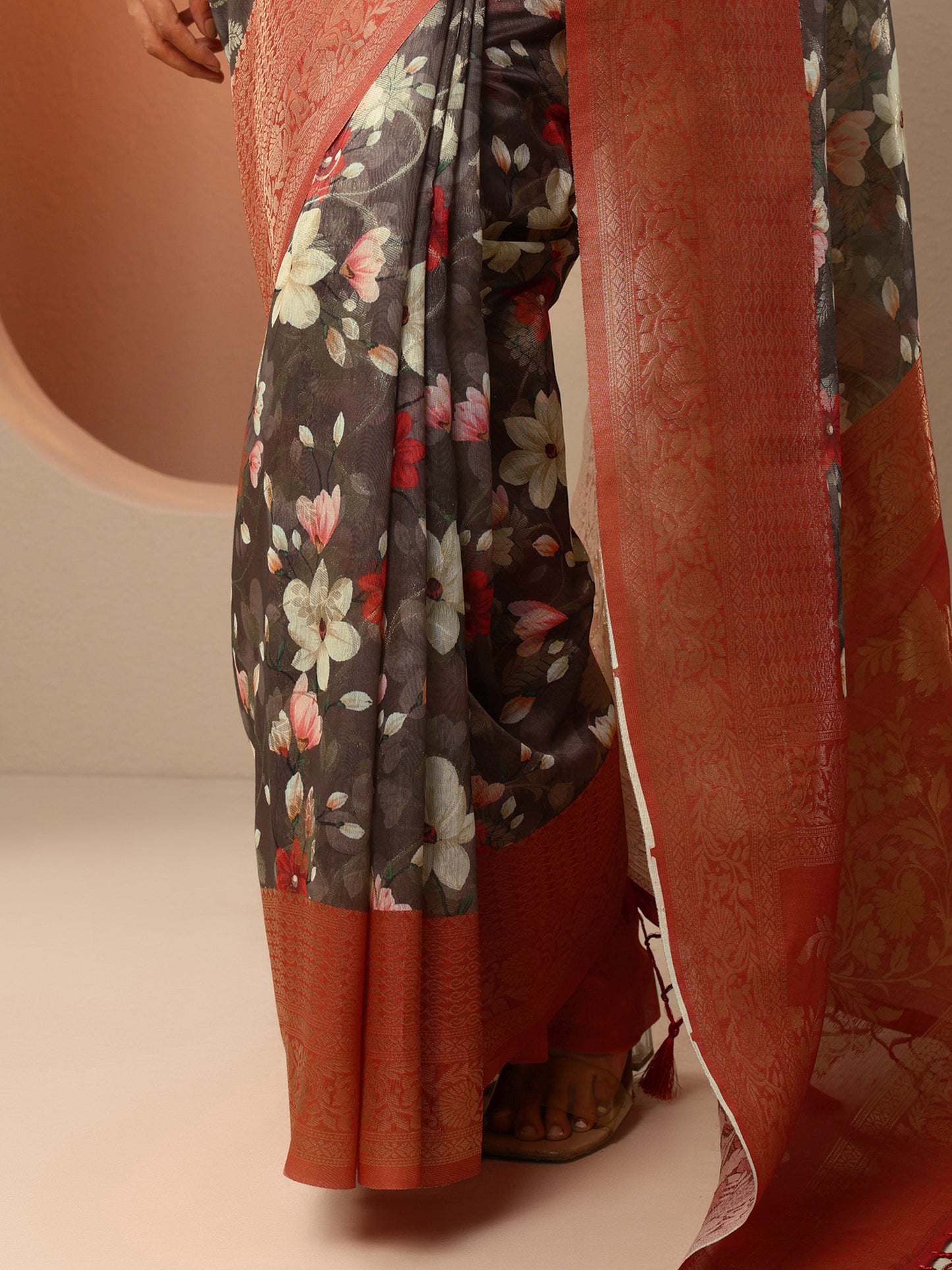 Grey Printed Silk Blend Saree With Unstitched Blouse Piece