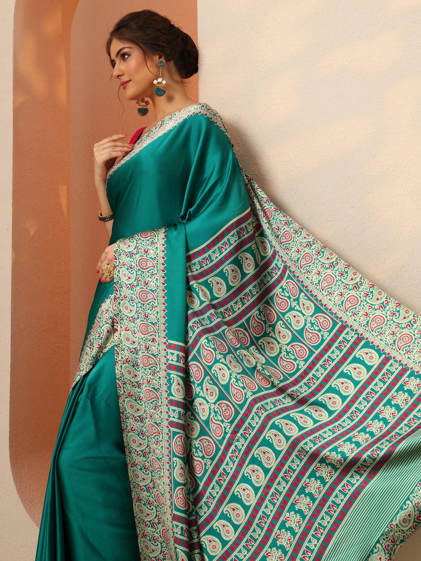 Green Solid Satin Saree With Unstitched Blouse Piece