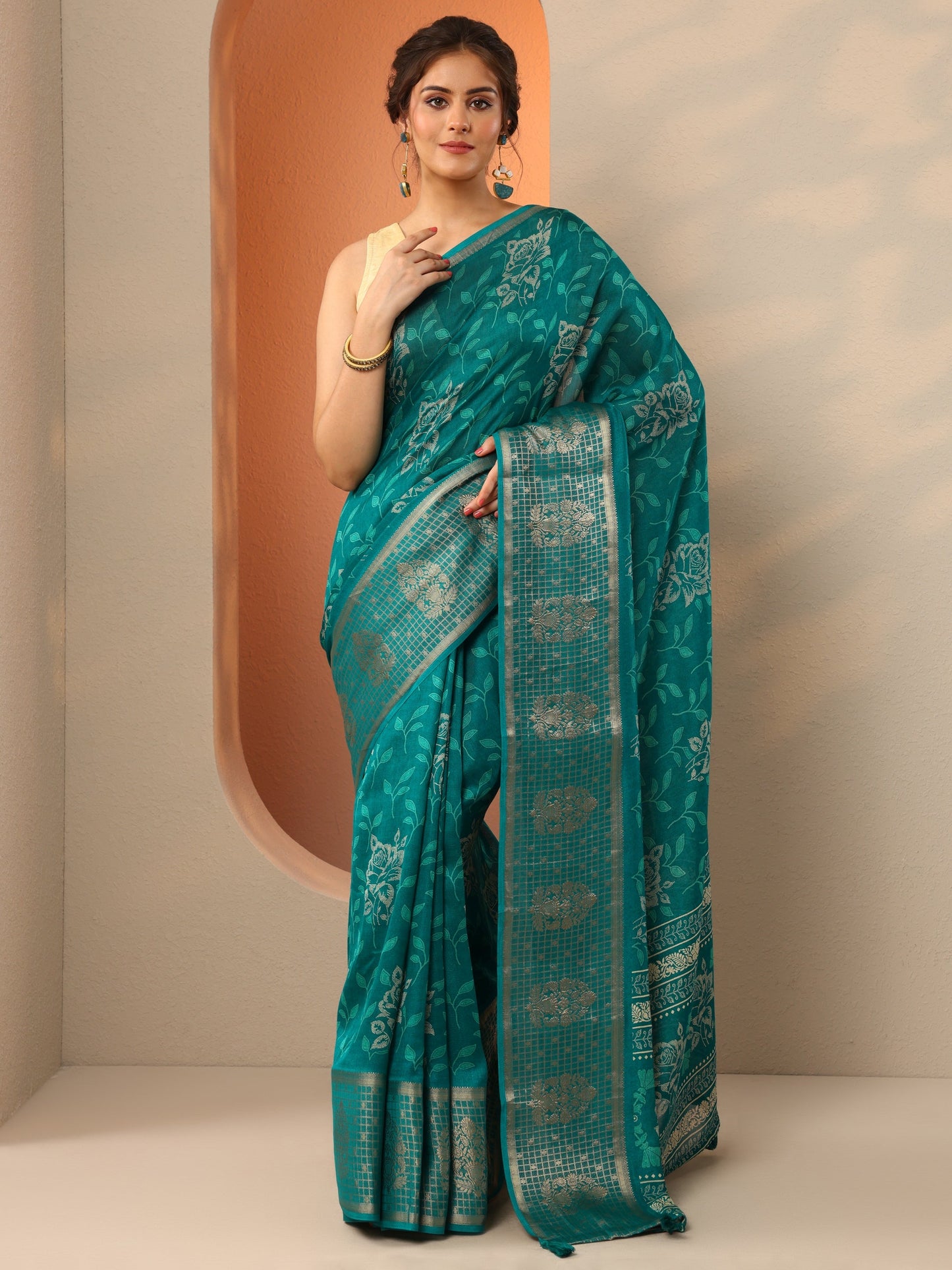 Green Printed Georgette Saree With Unstitched Blouse Piece