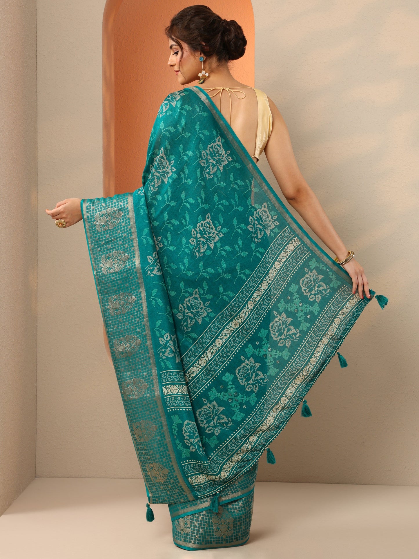 Green Printed Georgette Saree With Unstitched Blouse Piece