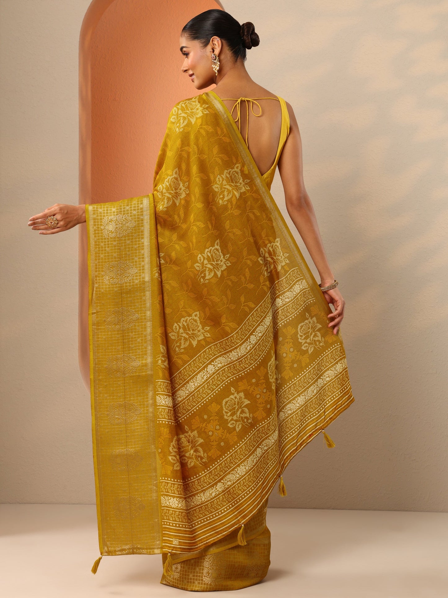 Mustard Printed Georgette Saree With Unstitched Blouse Piece