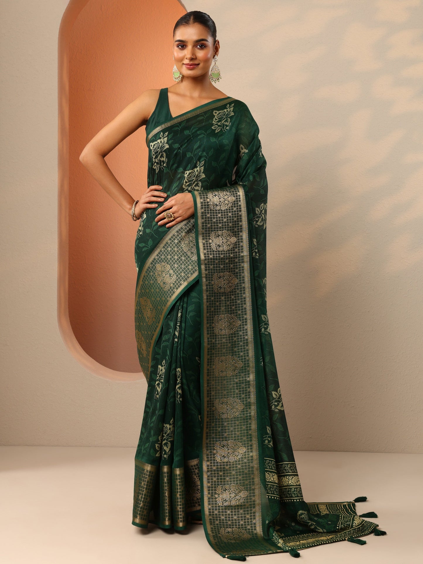 Green Printed Georgette Saree With Unstitched Blouse Piece