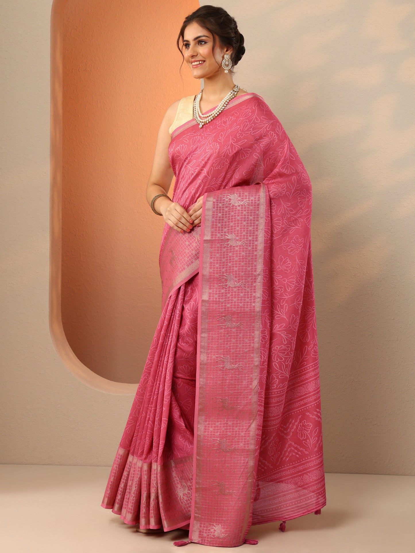 Peach Printed Georgette Saree With Unstitched Blouse Piece