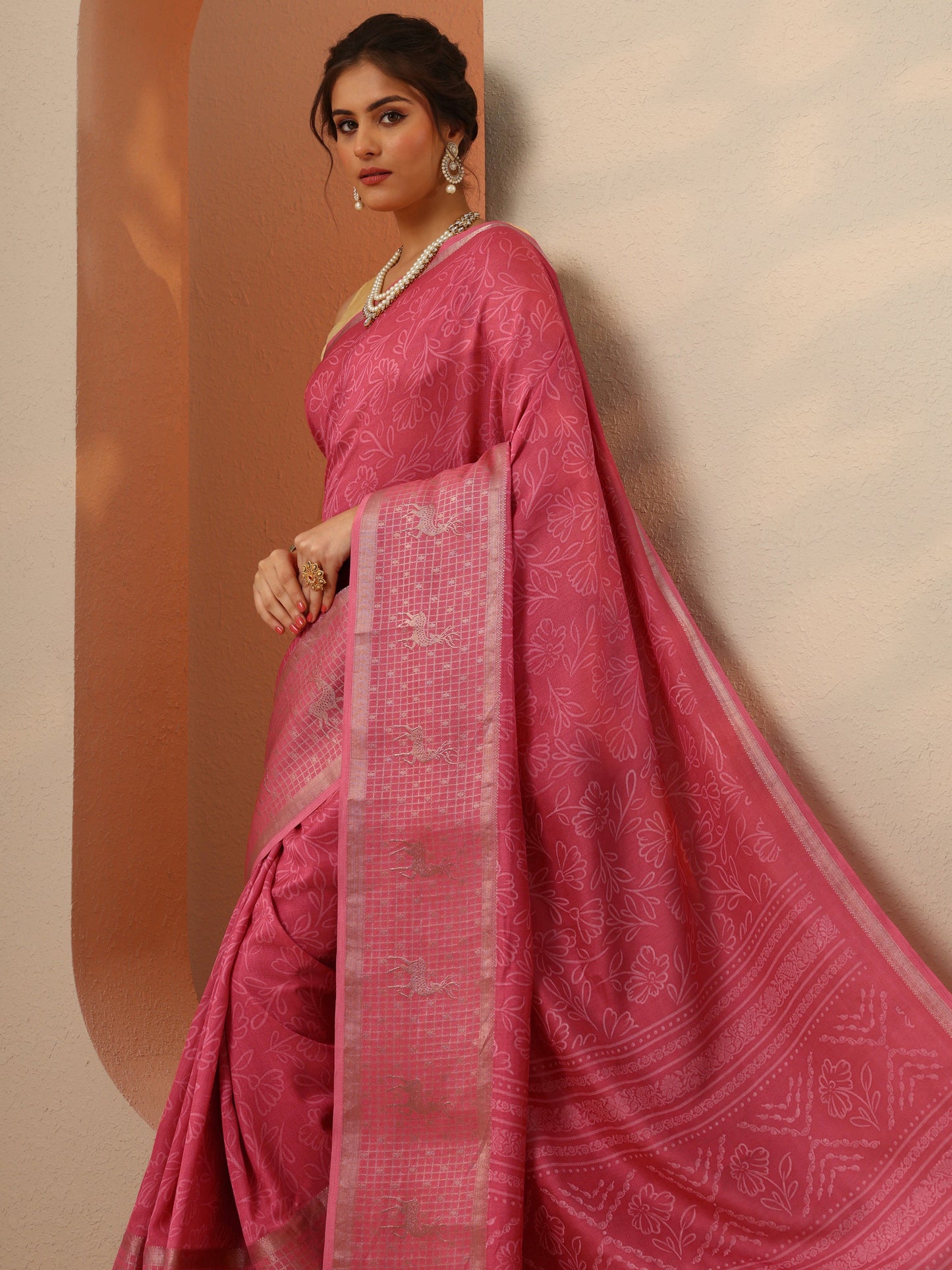 Peach Printed Georgette Saree With Unstitched Blouse Piece