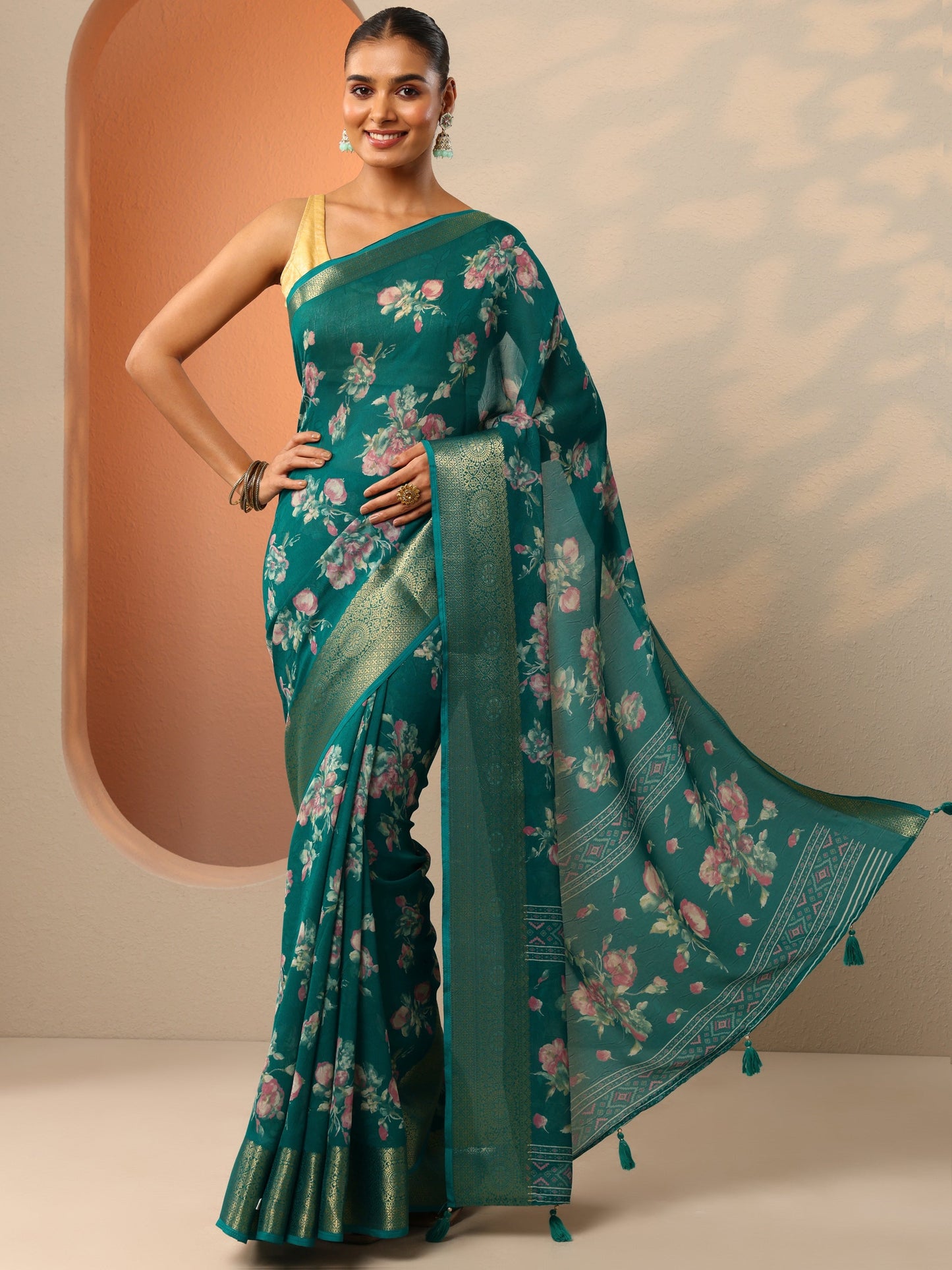 Green Printed Georgette Saree With Unstitched Blouse Piece