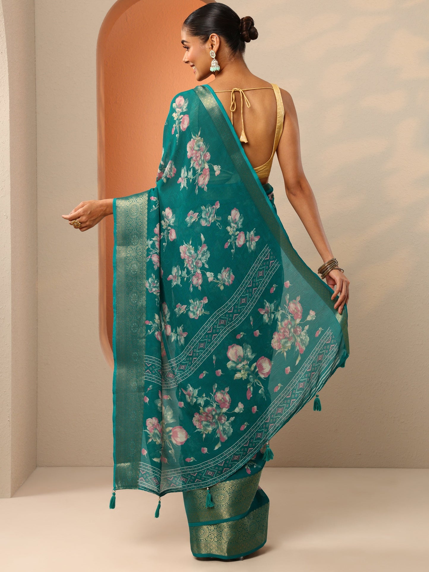 Green Printed Georgette Saree With Unstitched Blouse Piece