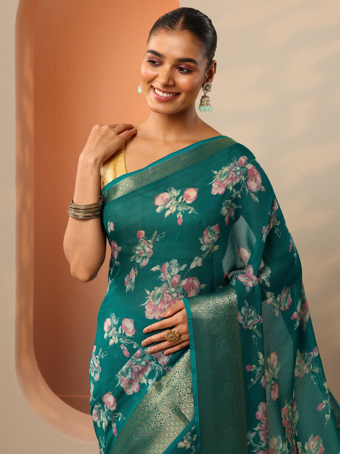 Green Printed Georgette Saree With Unstitched Blouse Piece