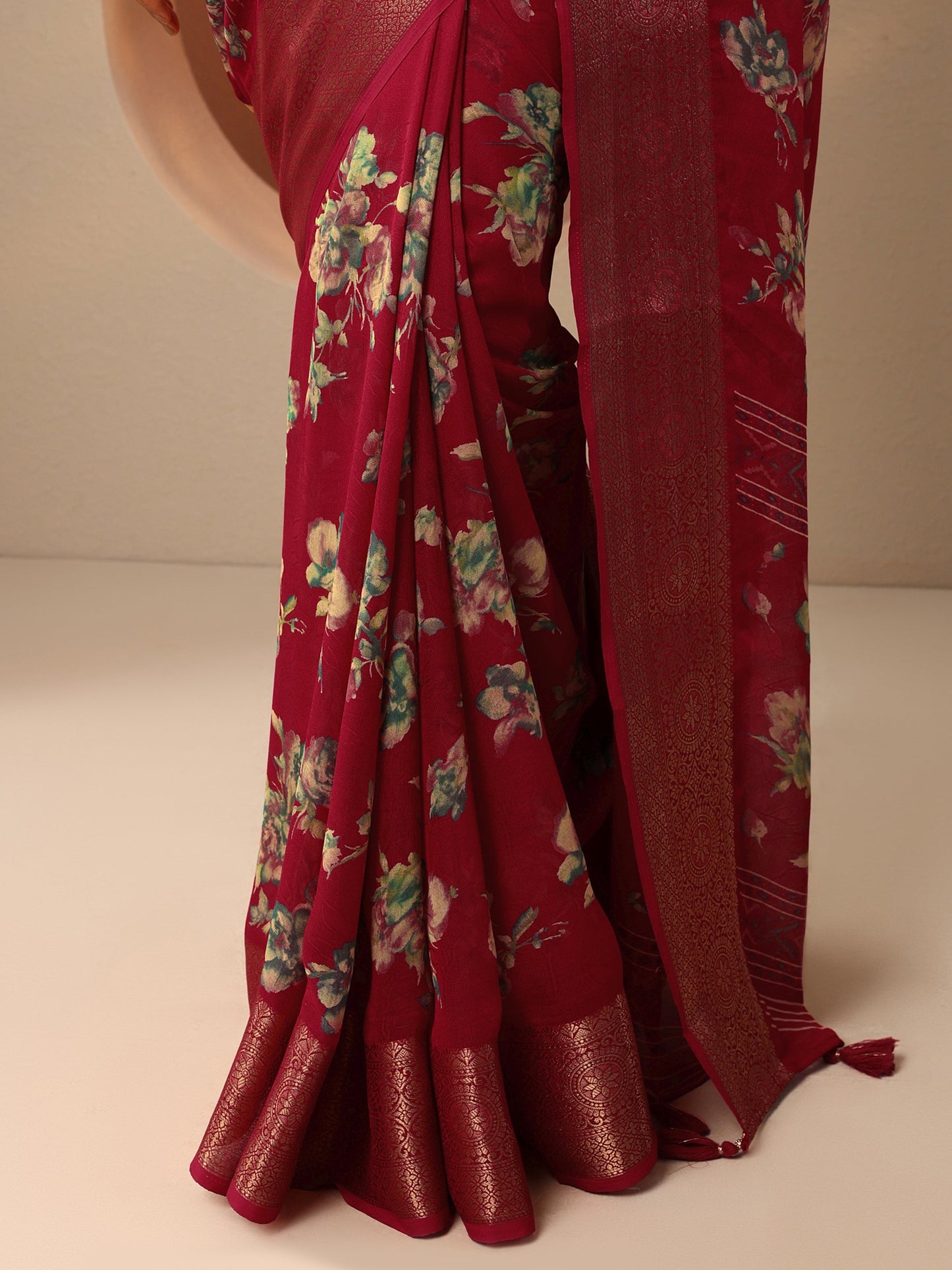 Red Printed Georgette Saree With Unstitched Blouse Piece