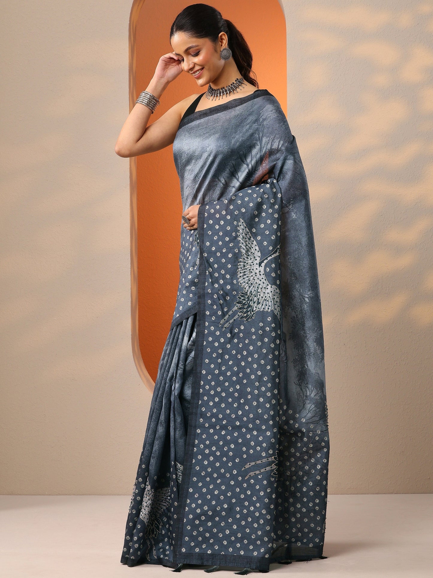 Grey Bandhani Printed Silk Blend Saree With Unstitched Blouse Piece