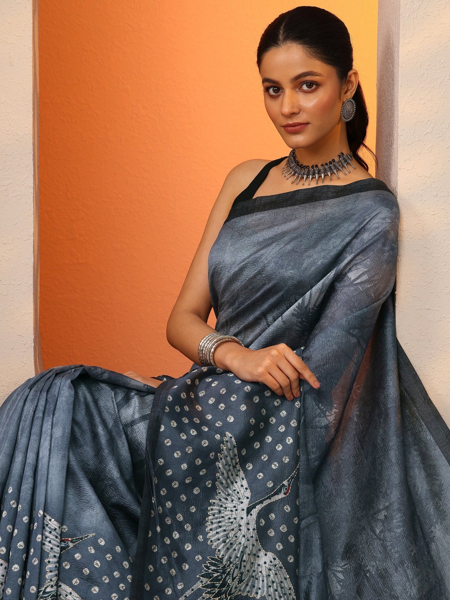 Grey Bandhani Printed Silk Blend Saree With Unstitched Blouse Piece
