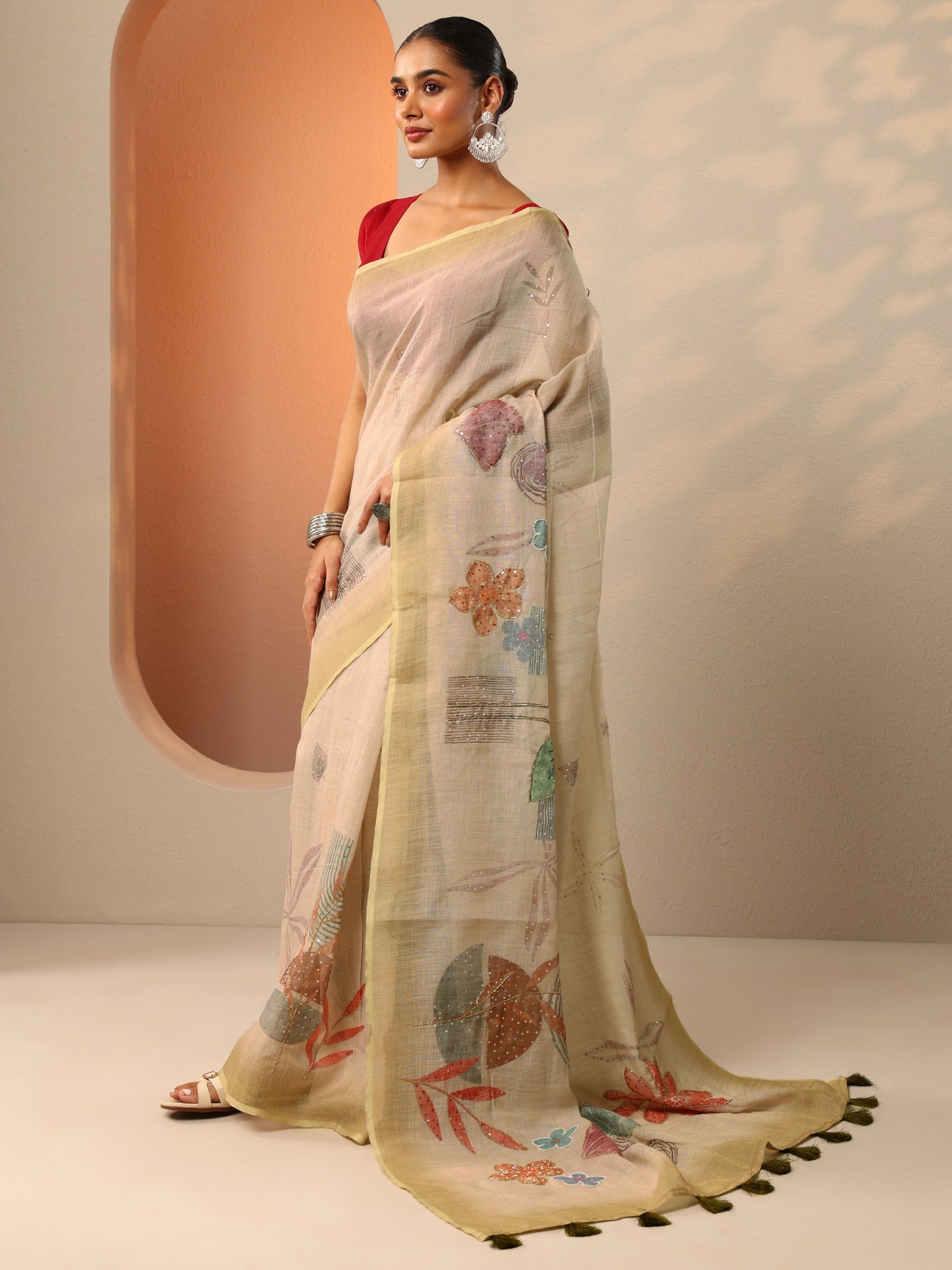 Beige Printed Silk Blend Saree With Unstitched Blouse Piece