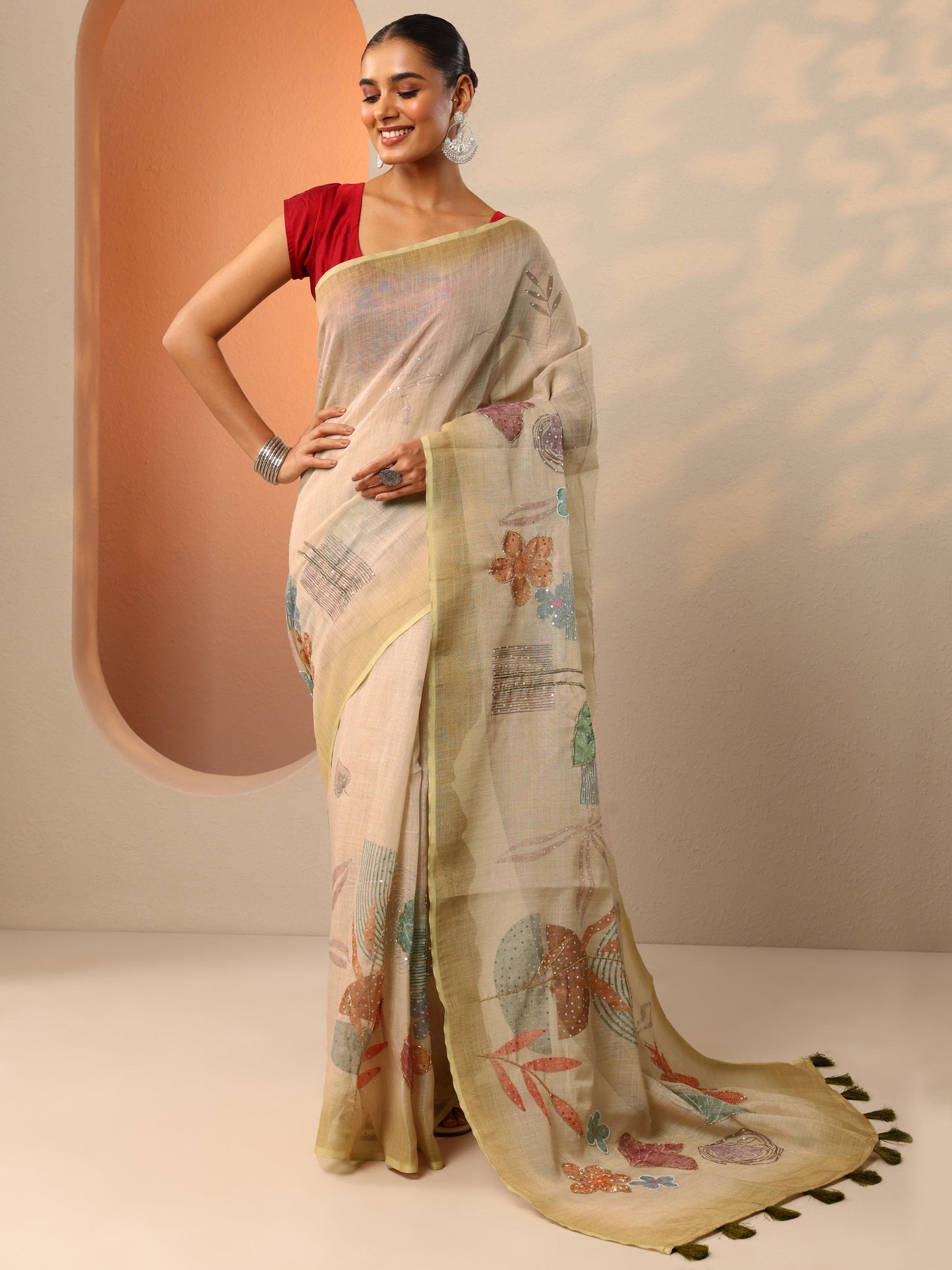 Beige Printed Silk Blend Saree With Unstitched Blouse Piece
