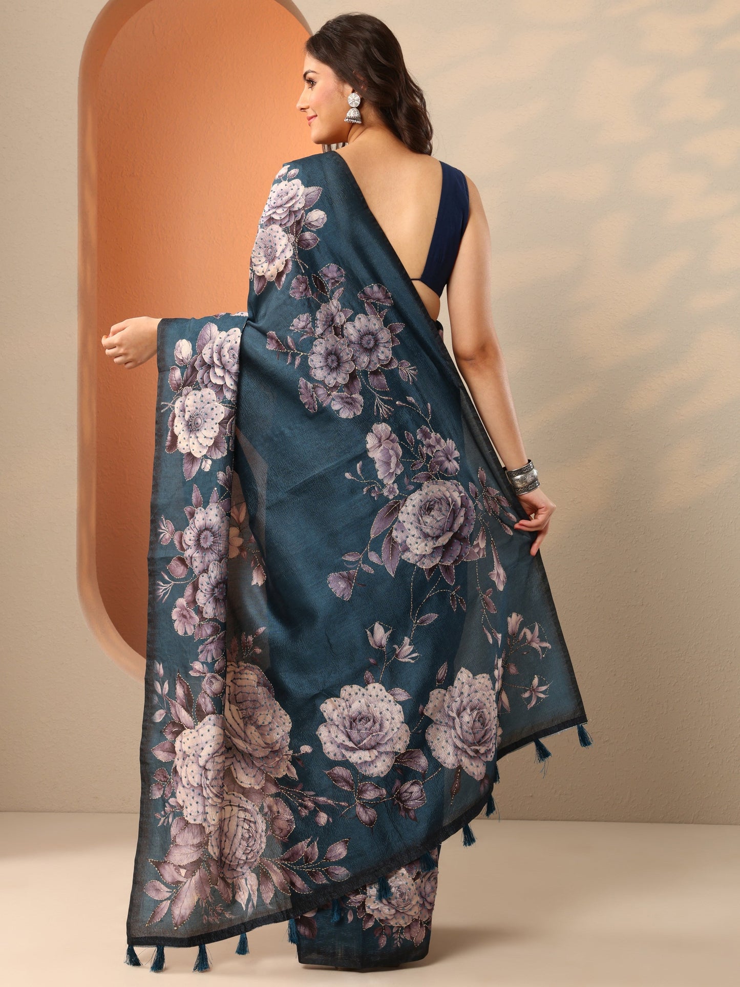 Teal Embellished Silk Blend Saree With Unstitched Blouse Piece