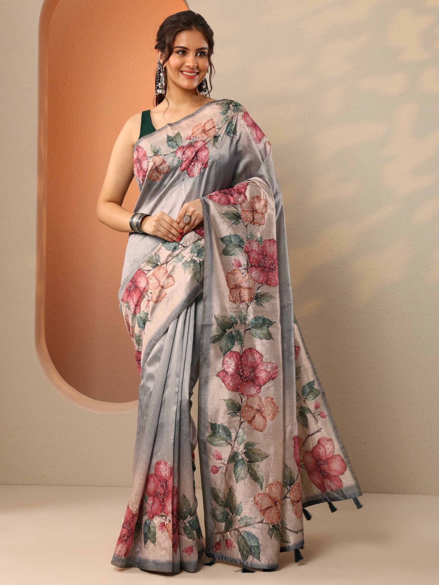 Grey Embellished Silk Blend Saree With Unstitched Blouse Piece