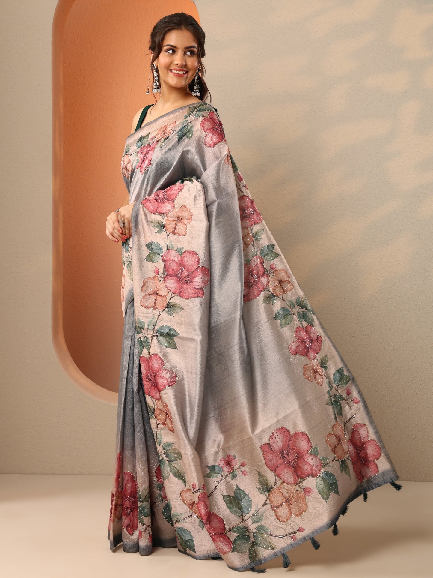 Grey Embellished Silk Blend Saree With Unstitched Blouse Piece