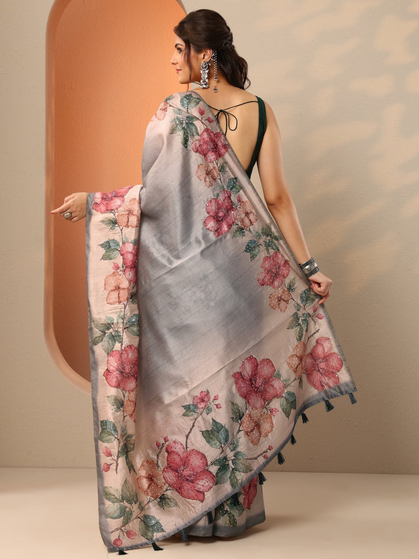 Grey Embellished Silk Blend Saree With Unstitched Blouse Piece