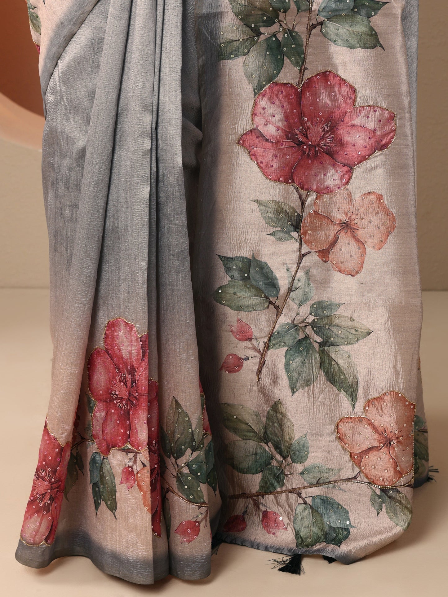 Grey Embellished Silk Blend Saree With Unstitched Blouse Piece