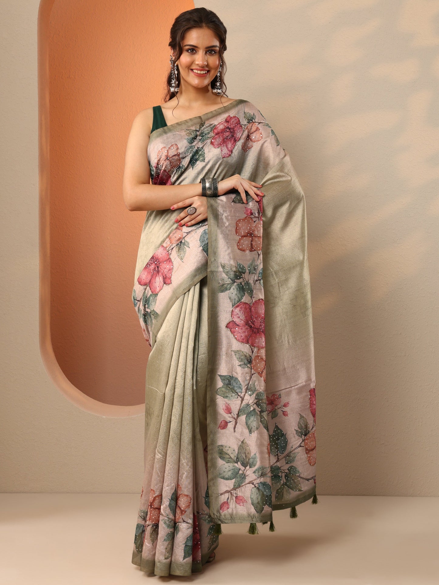 Green Embellished Silk Blend Saree With Unstitched Blouse Piece