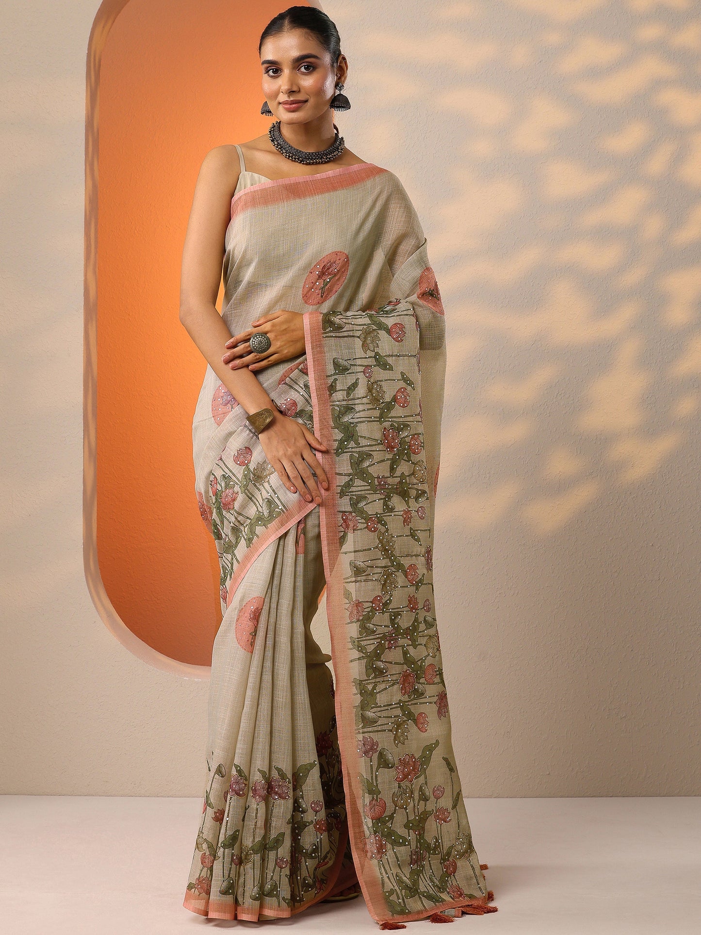 Peach Printed Silk Blend Saree With Unstitched Blouse Piece