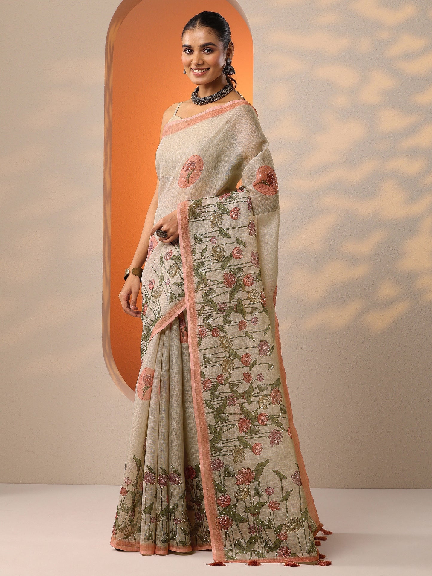 Peach Printed Silk Blend Saree With Unstitched Blouse Piece