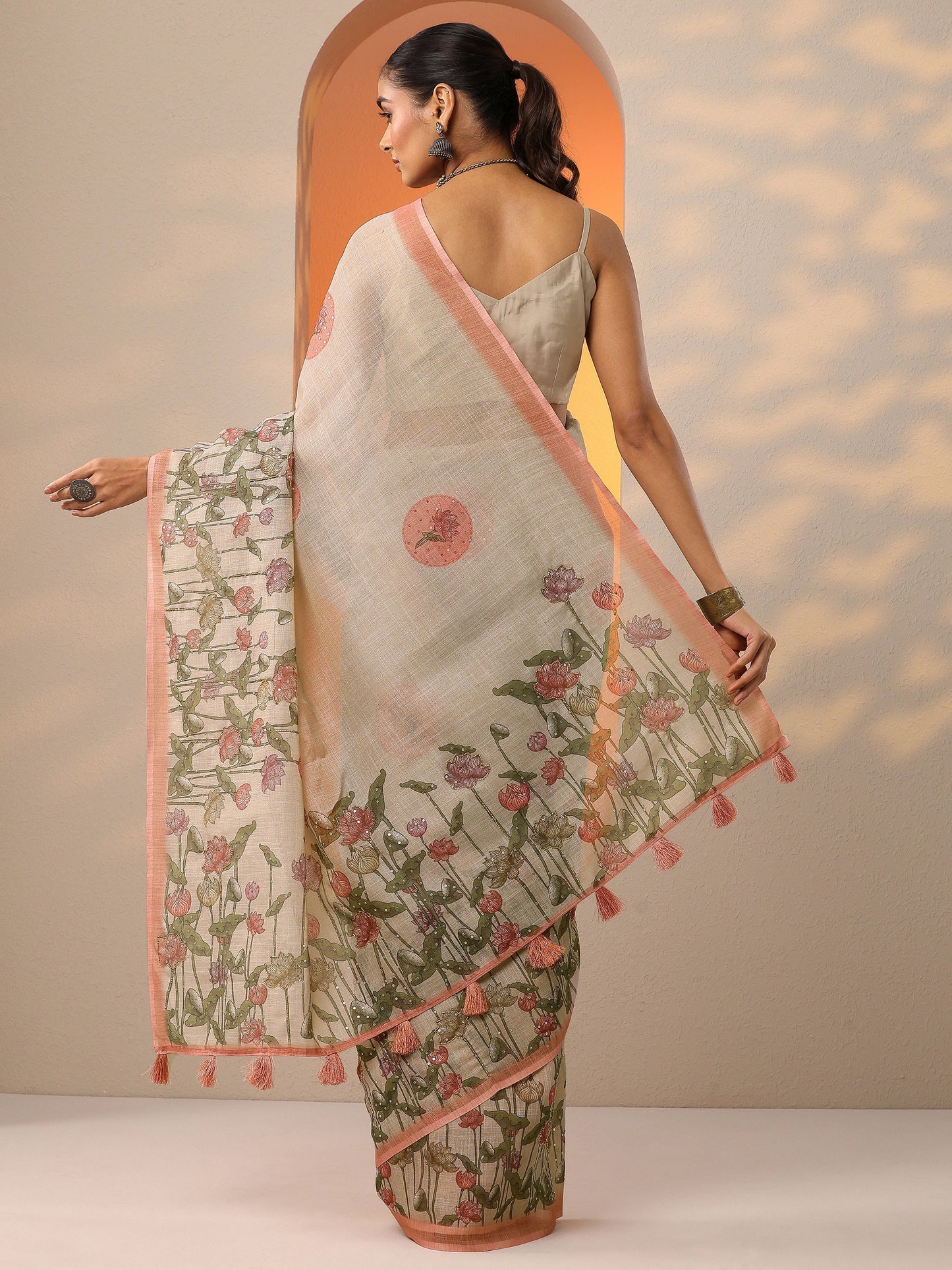 Peach Printed Silk Blend Saree With Unstitched Blouse Piece