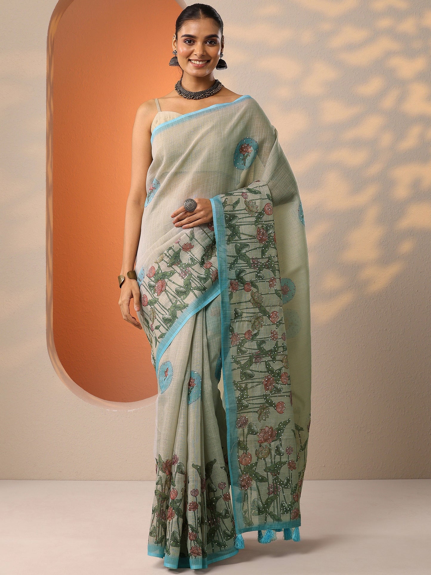 Beige Printed Silk Blend Saree With Unstitched Blouse Piece