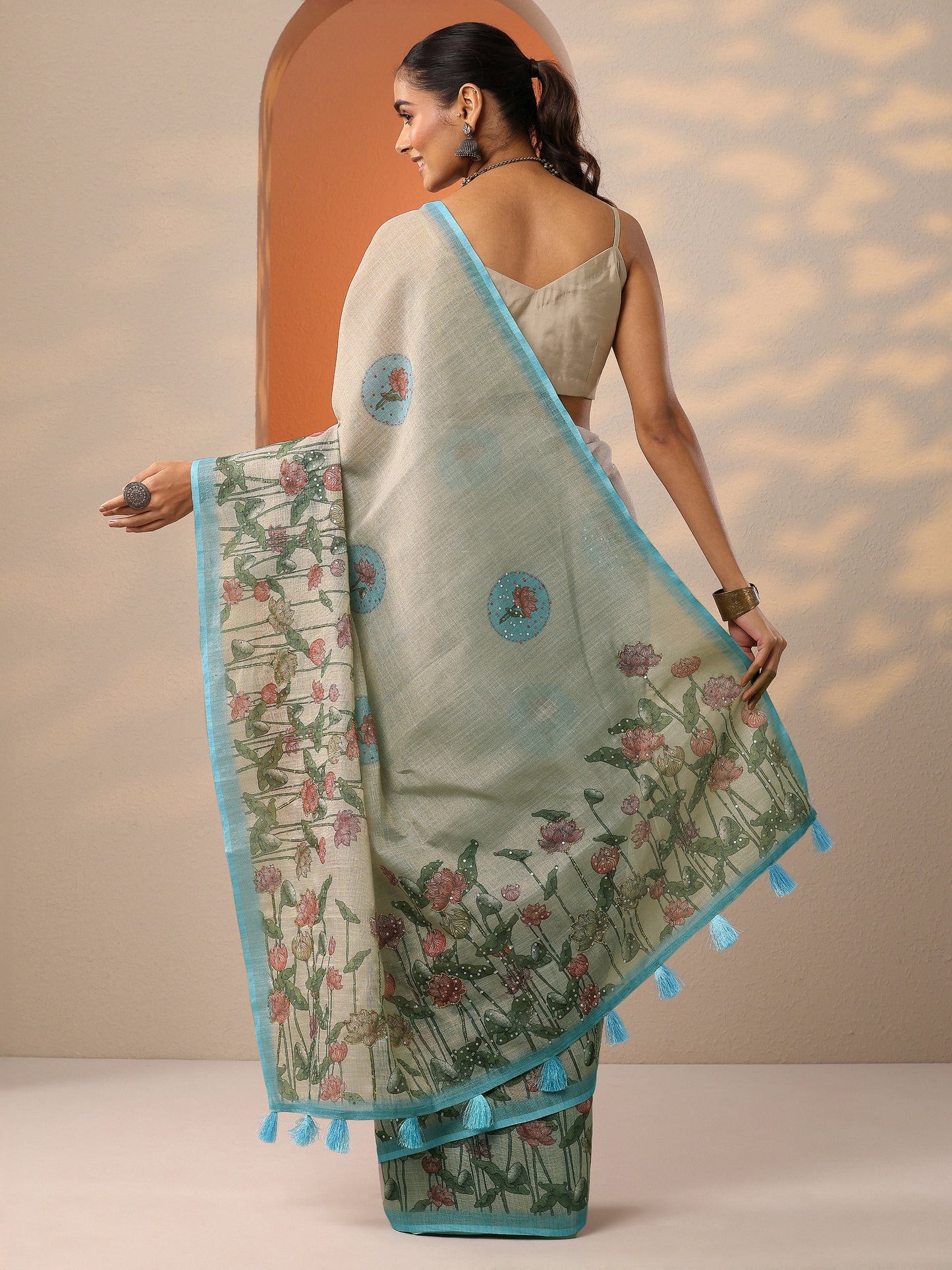 Beige Printed Silk Blend Saree With Unstitched Blouse Piece
