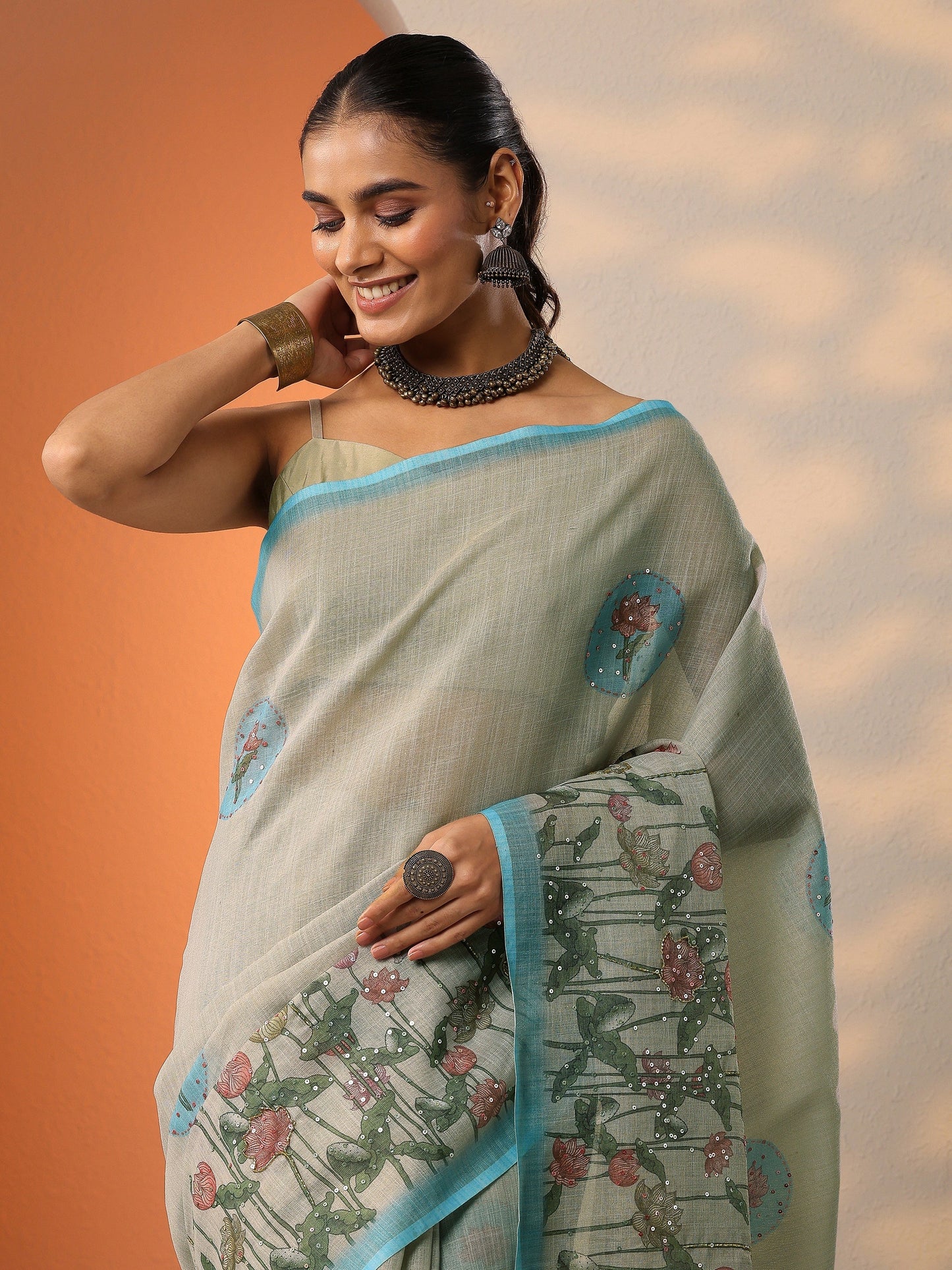 Beige Printed Silk Blend Saree With Unstitched Blouse Piece