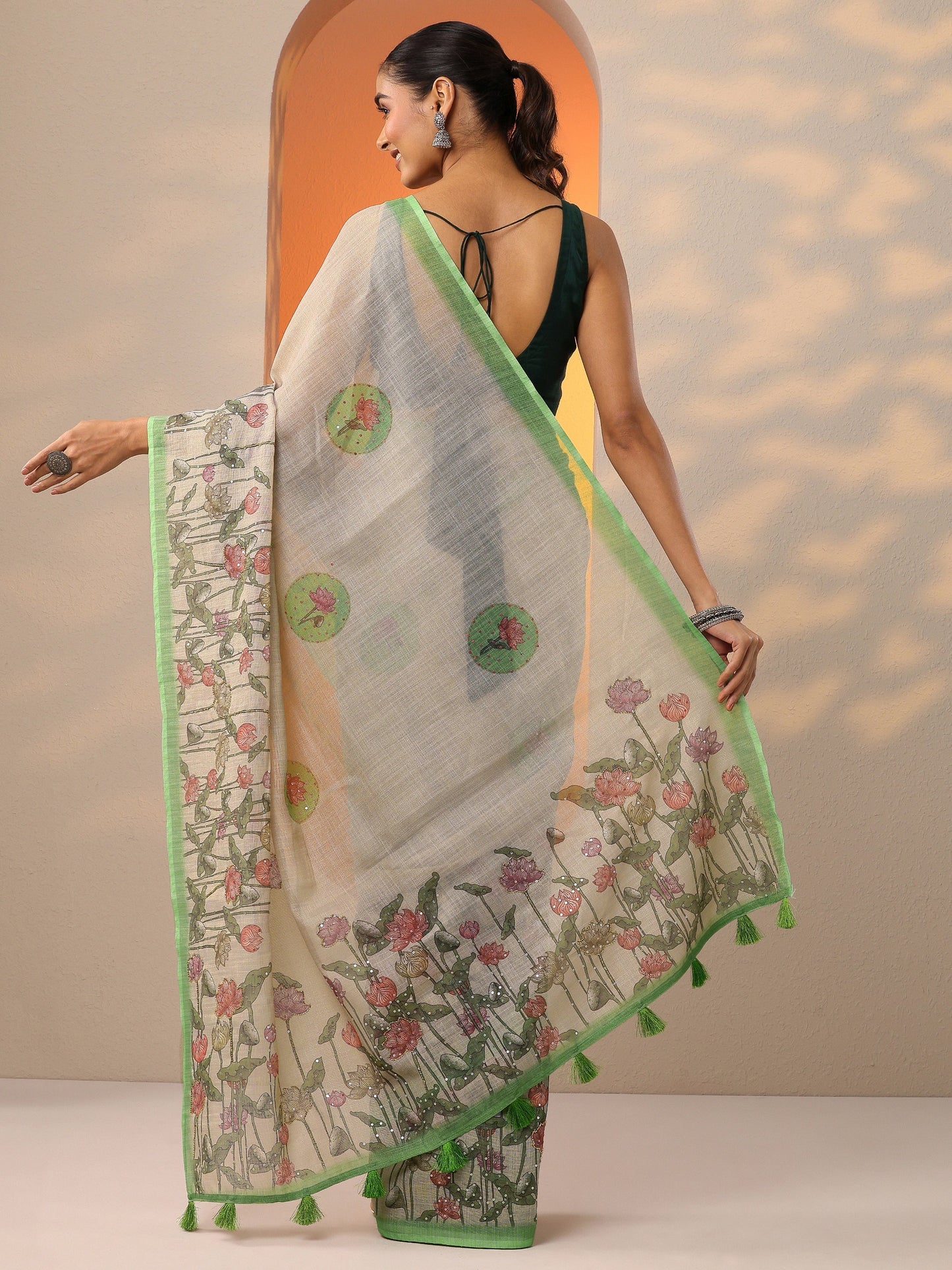 Beige Printed Silk Blend Saree With Unstitched Blouse Piece