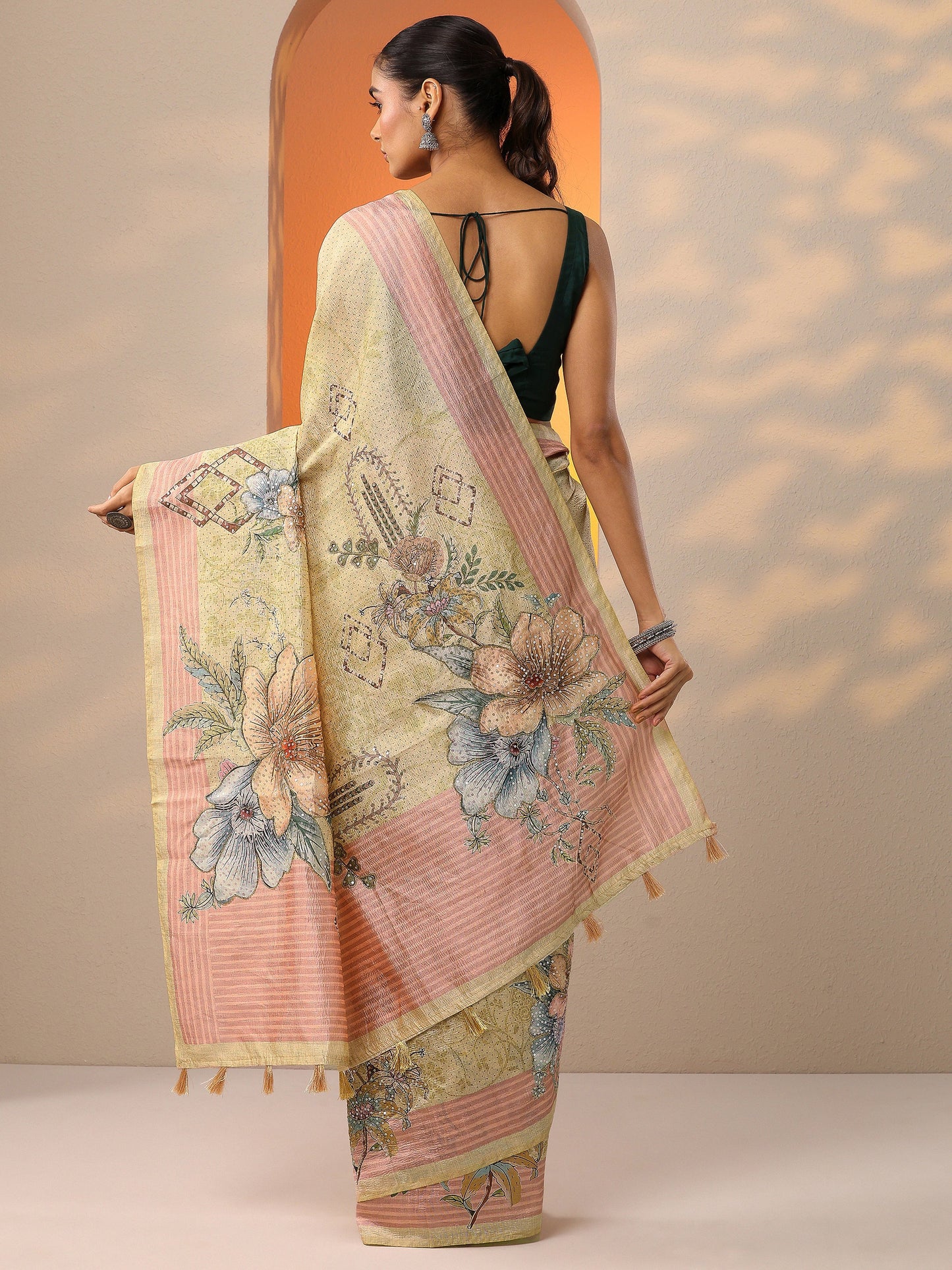 Beige Printed Silk Blend Saree With Unstitched Blouse Piece