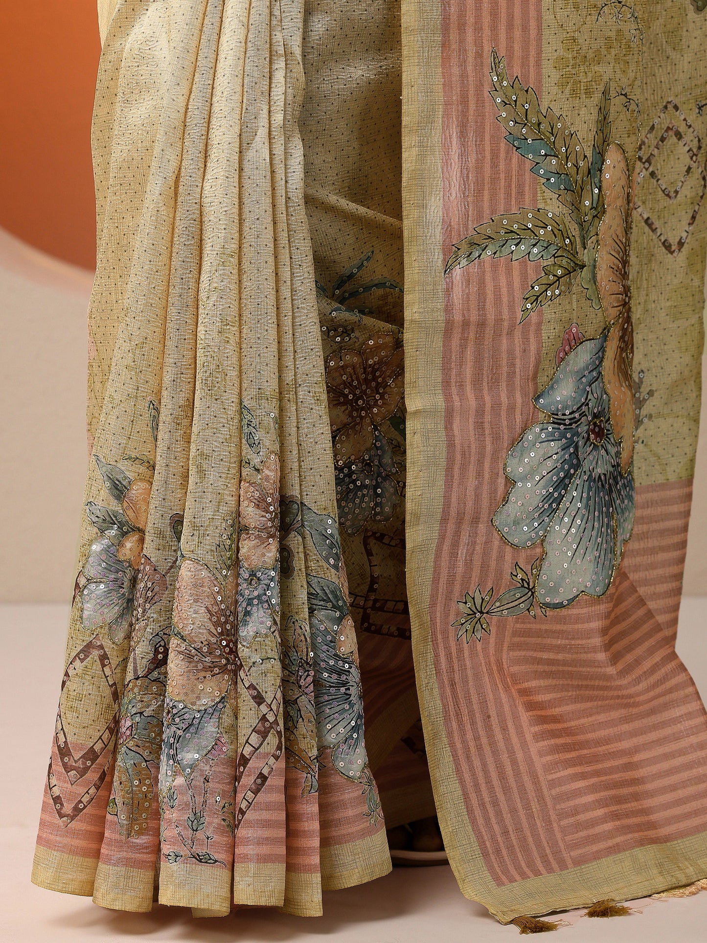 Beige Printed Silk Blend Saree With Unstitched Blouse Piece