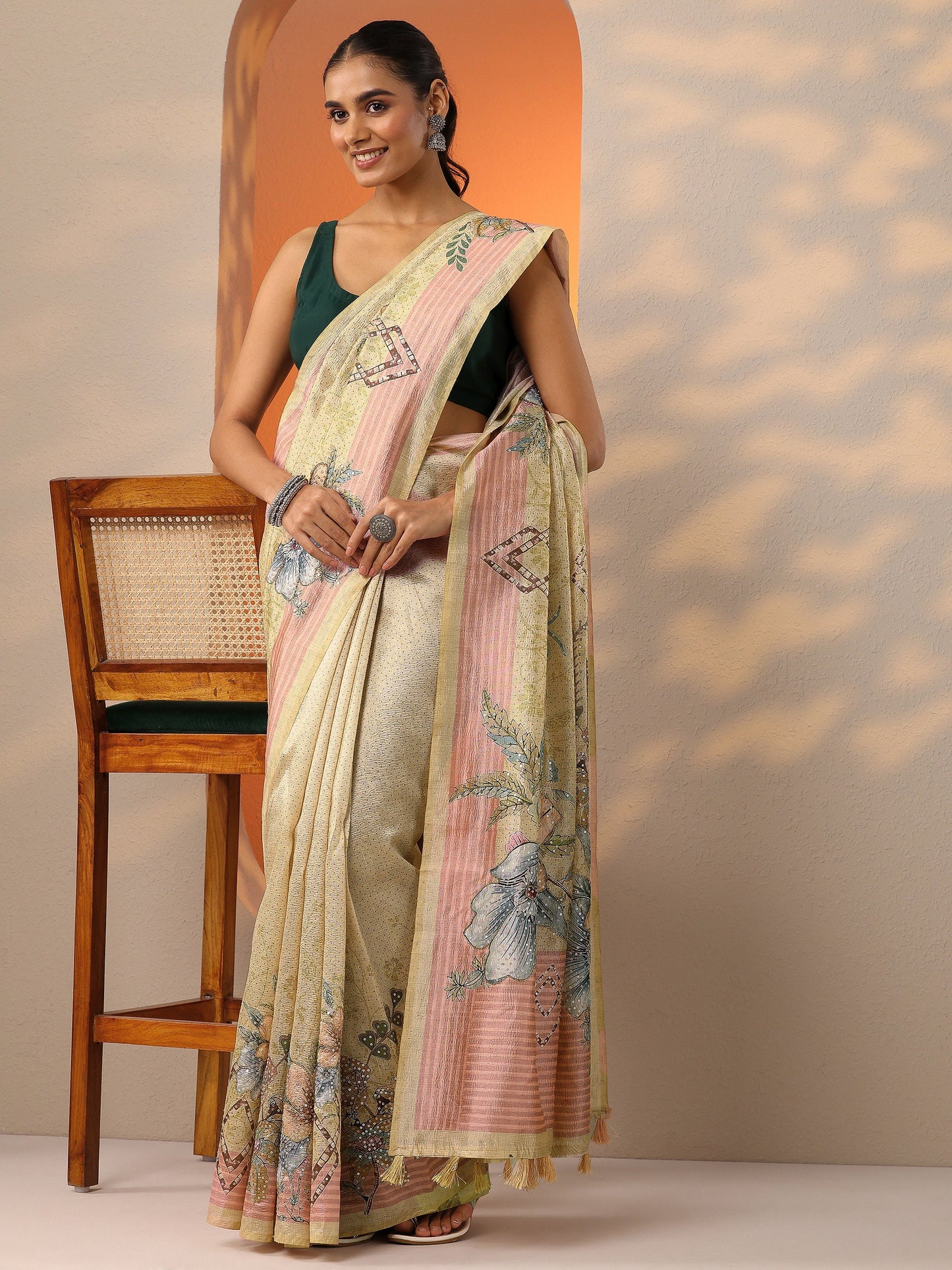 Beige Printed Silk Blend Saree With Unstitched Blouse Piece