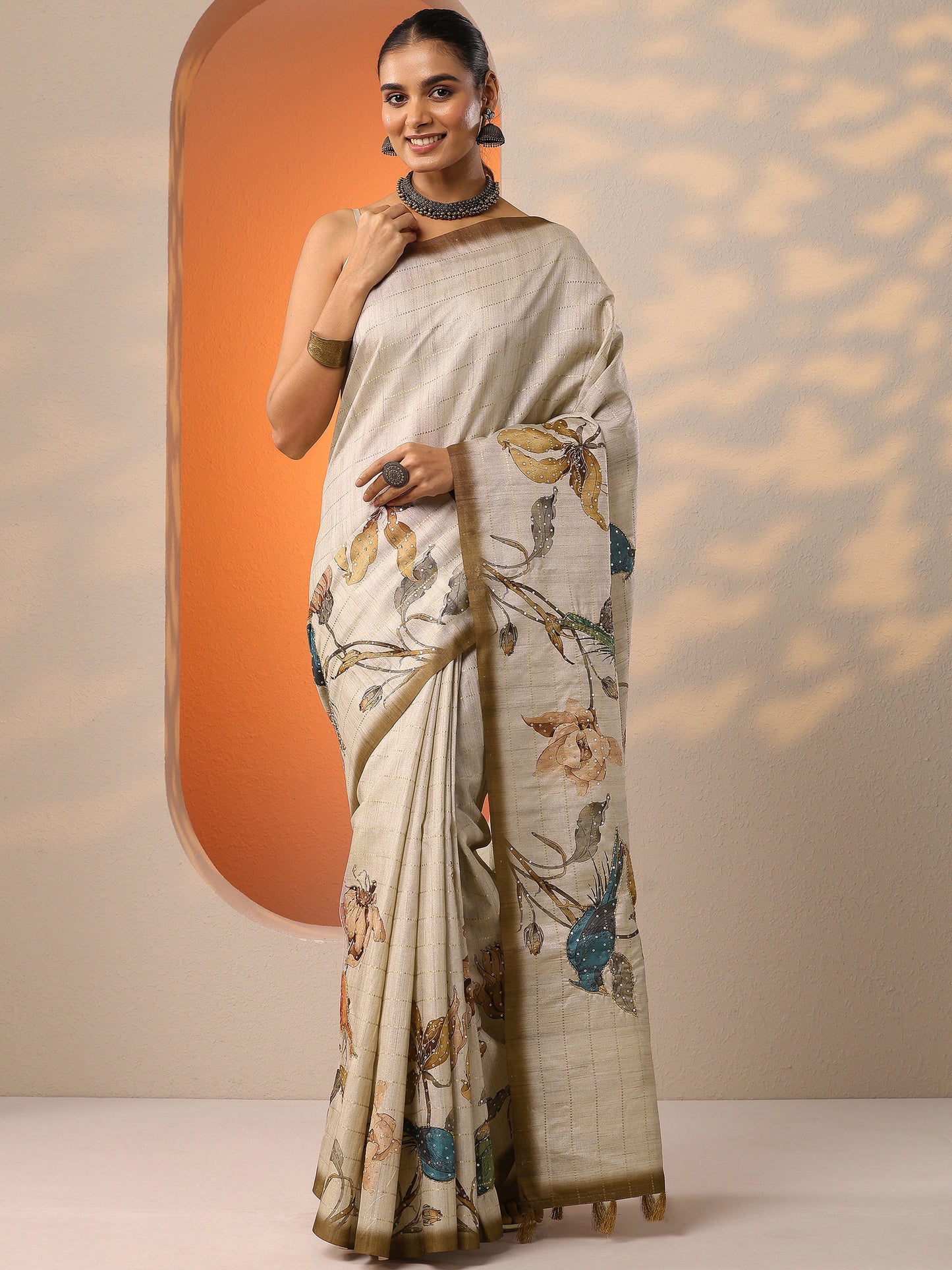 Beige Printed Silk Blend Saree With Unstitched Blouse Piece