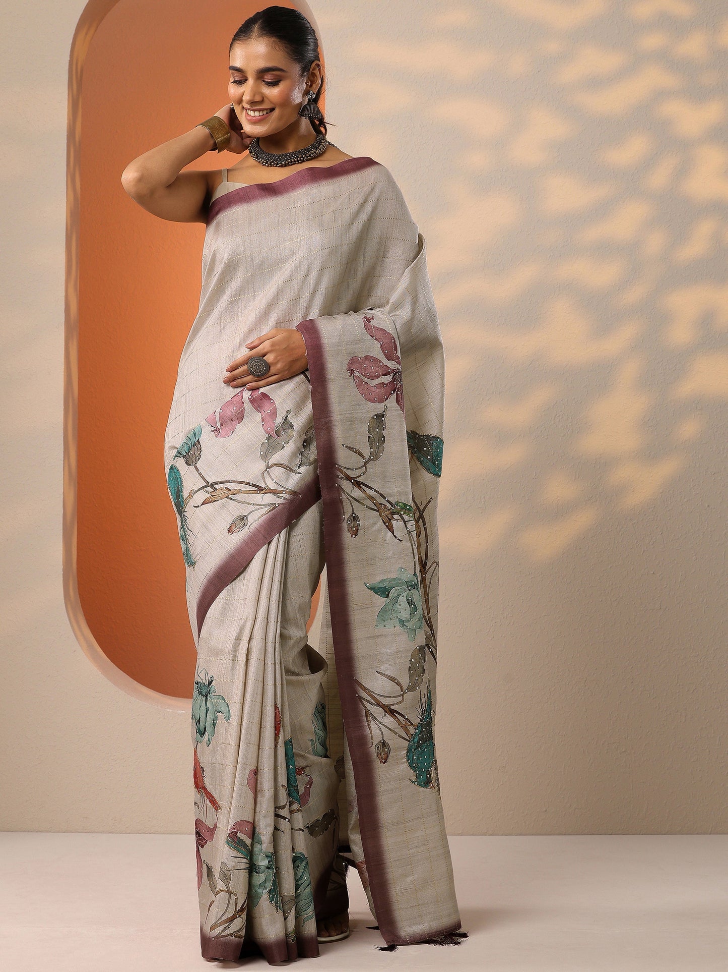 Beige Printed Silk Blend Saree With Unstitched Blouse Piece