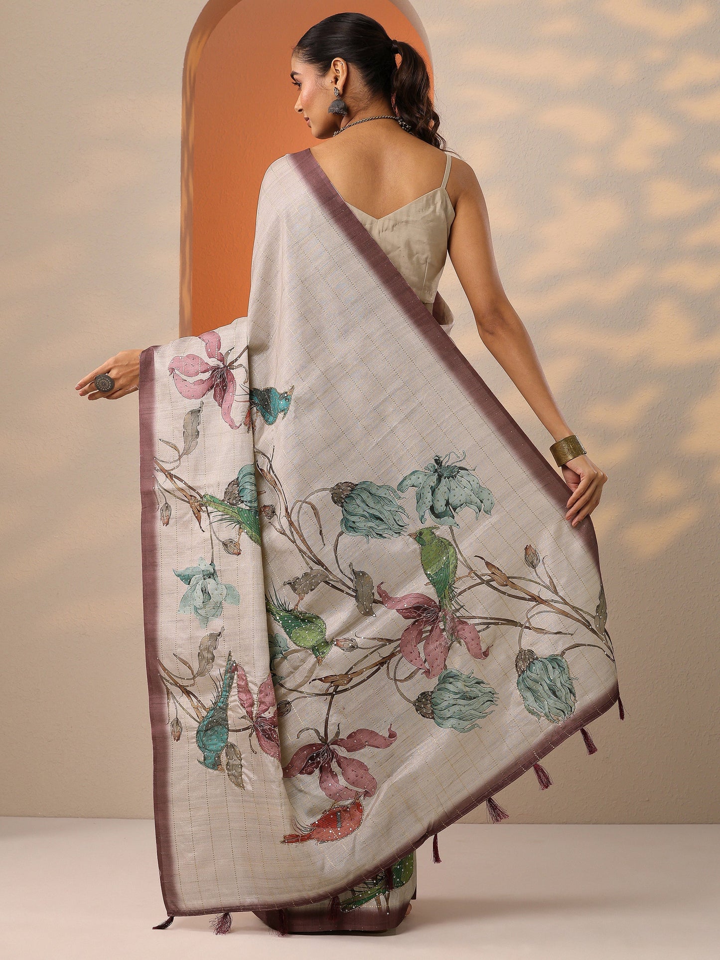 Beige Printed Silk Blend Saree With Unstitched Blouse Piece
