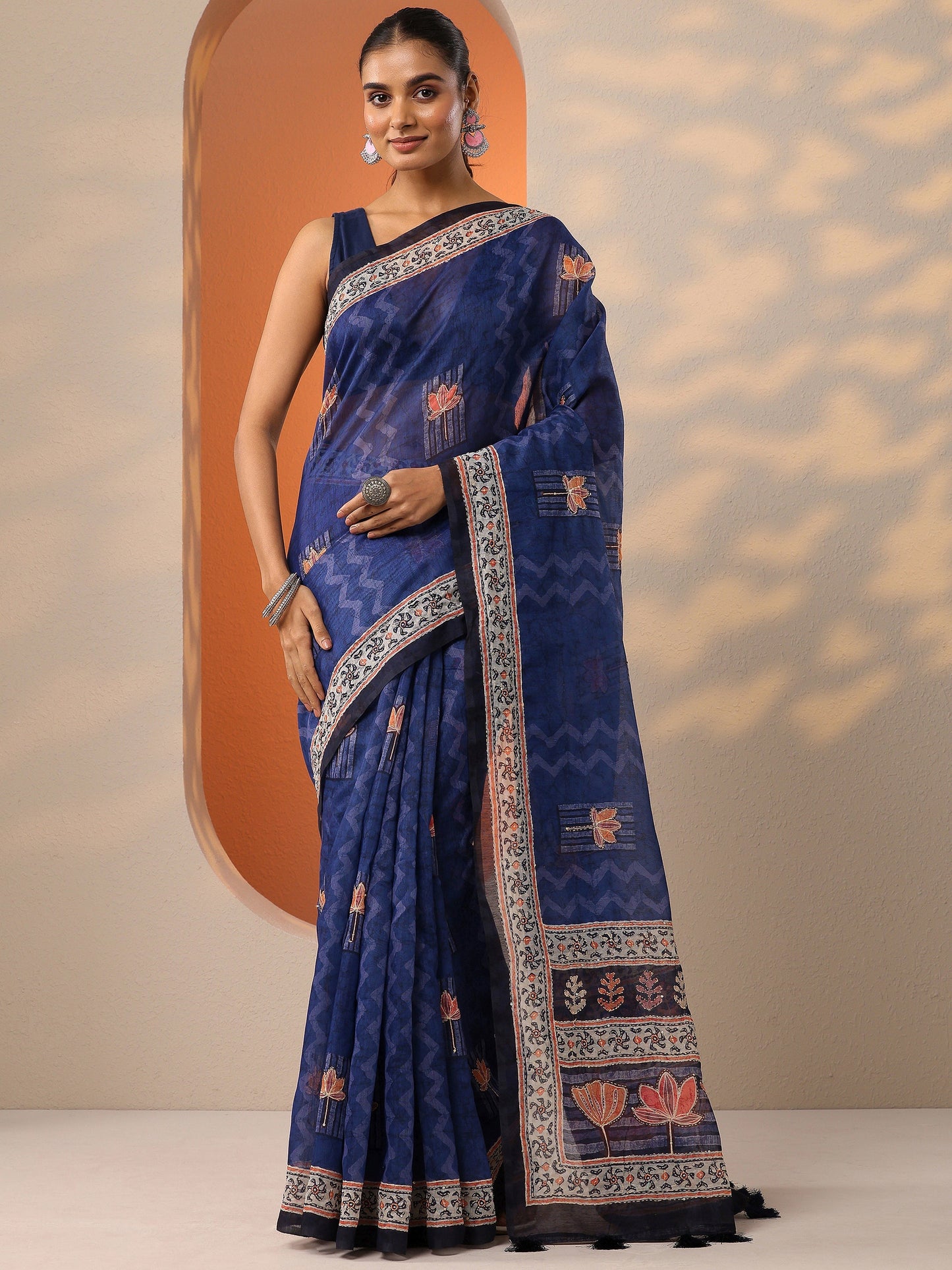 Navy Blue Printed Silk Blend Saree With Unstitched Blouse Piece