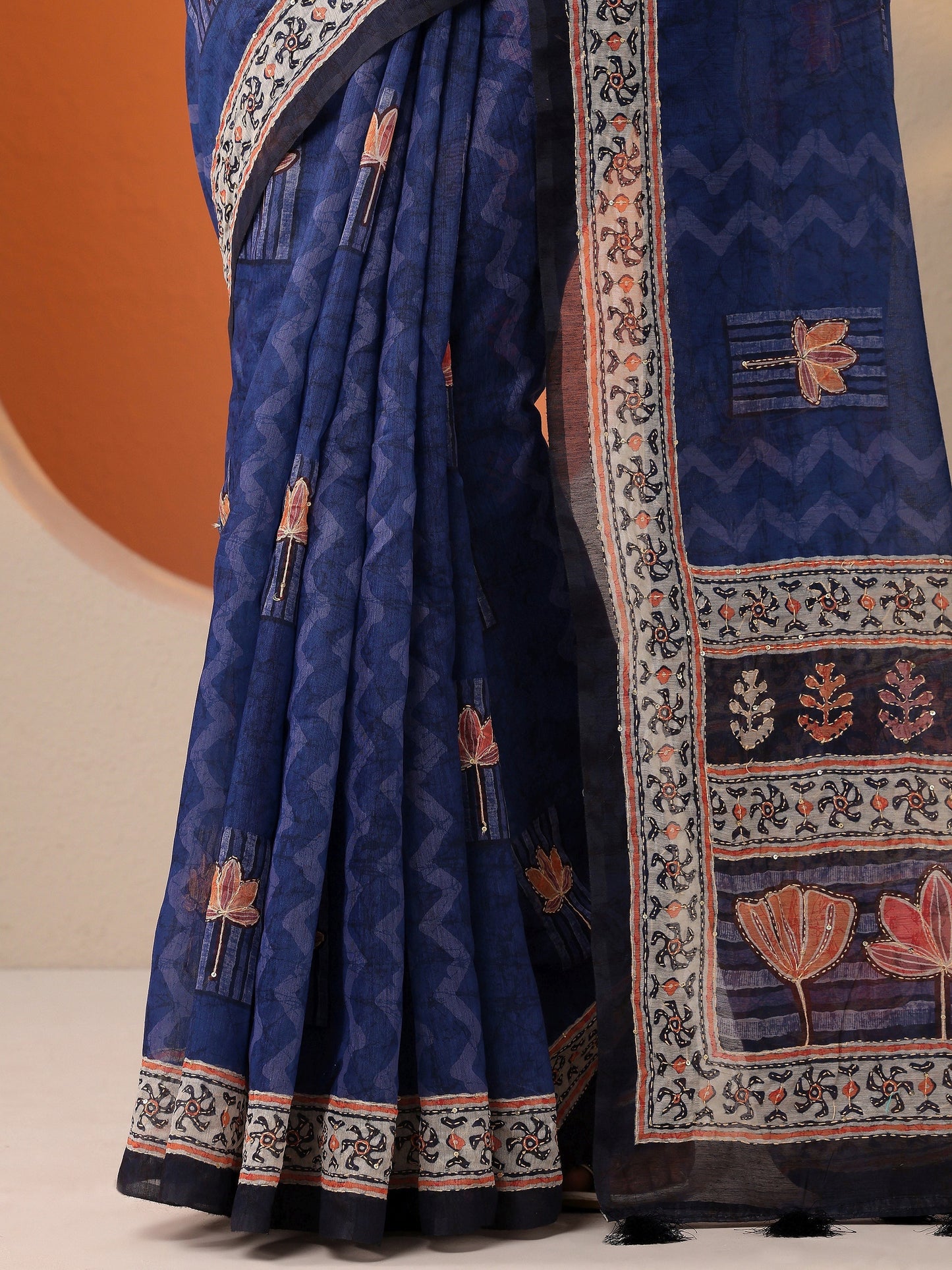 Navy Blue Printed Silk Blend Saree With Unstitched Blouse Piece