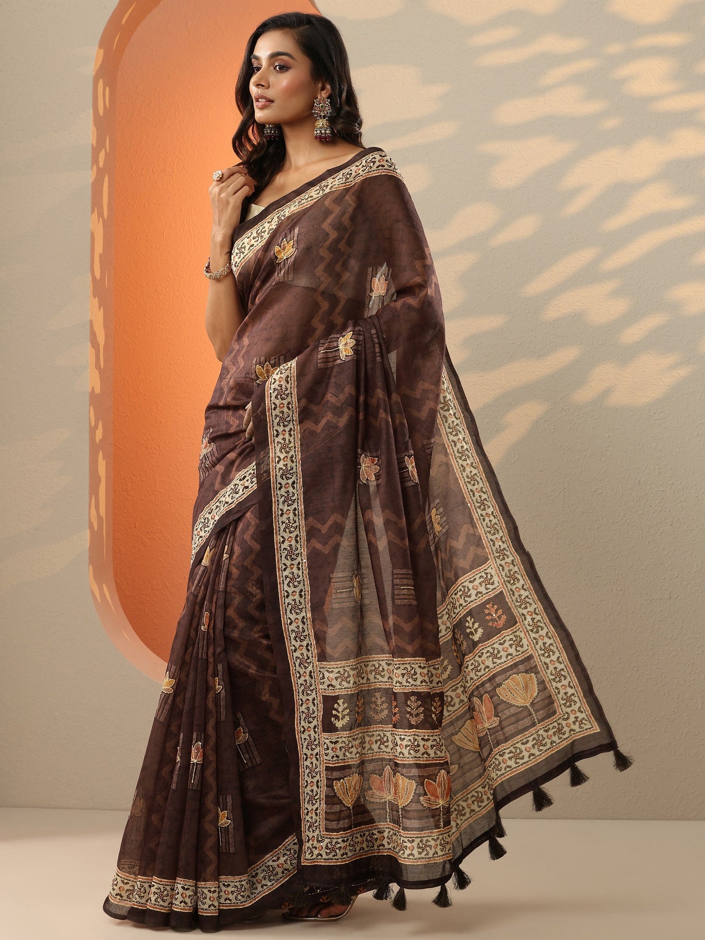 Brown Printed Silk Blend Saree With Unstitched Blouse Piece
