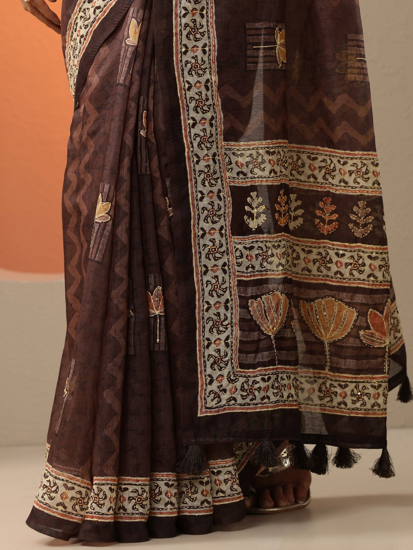 Brown Printed Silk Blend Saree With Unstitched Blouse Piece