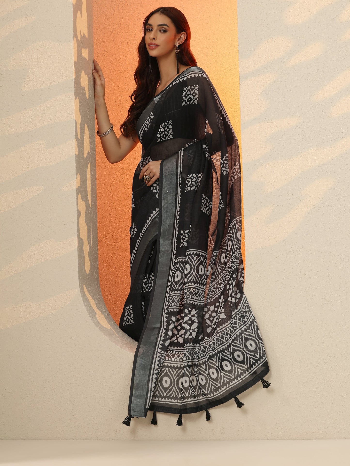 Black Printed Cotton Blend Saree With Unstitched Blouse Piece