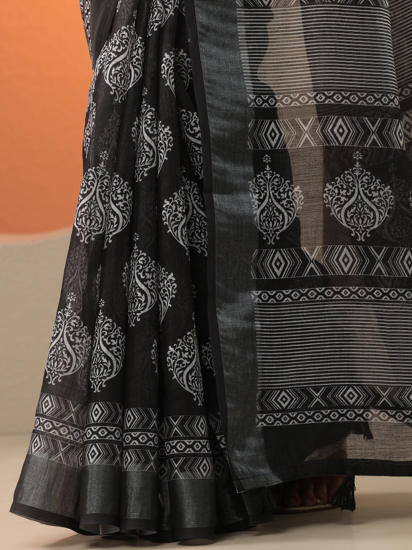 Black Jamdani Printed Cotton Blend Saree With Unstitched Blouse Piece