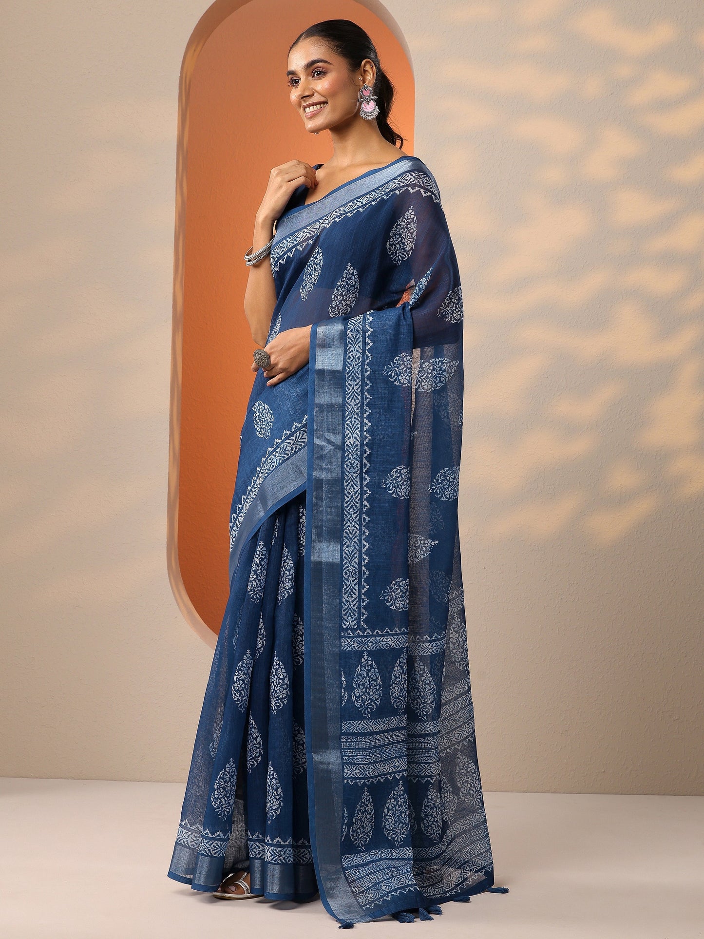 Blue Printed Cotton Blend Saree With Unstitched Blouse Piece