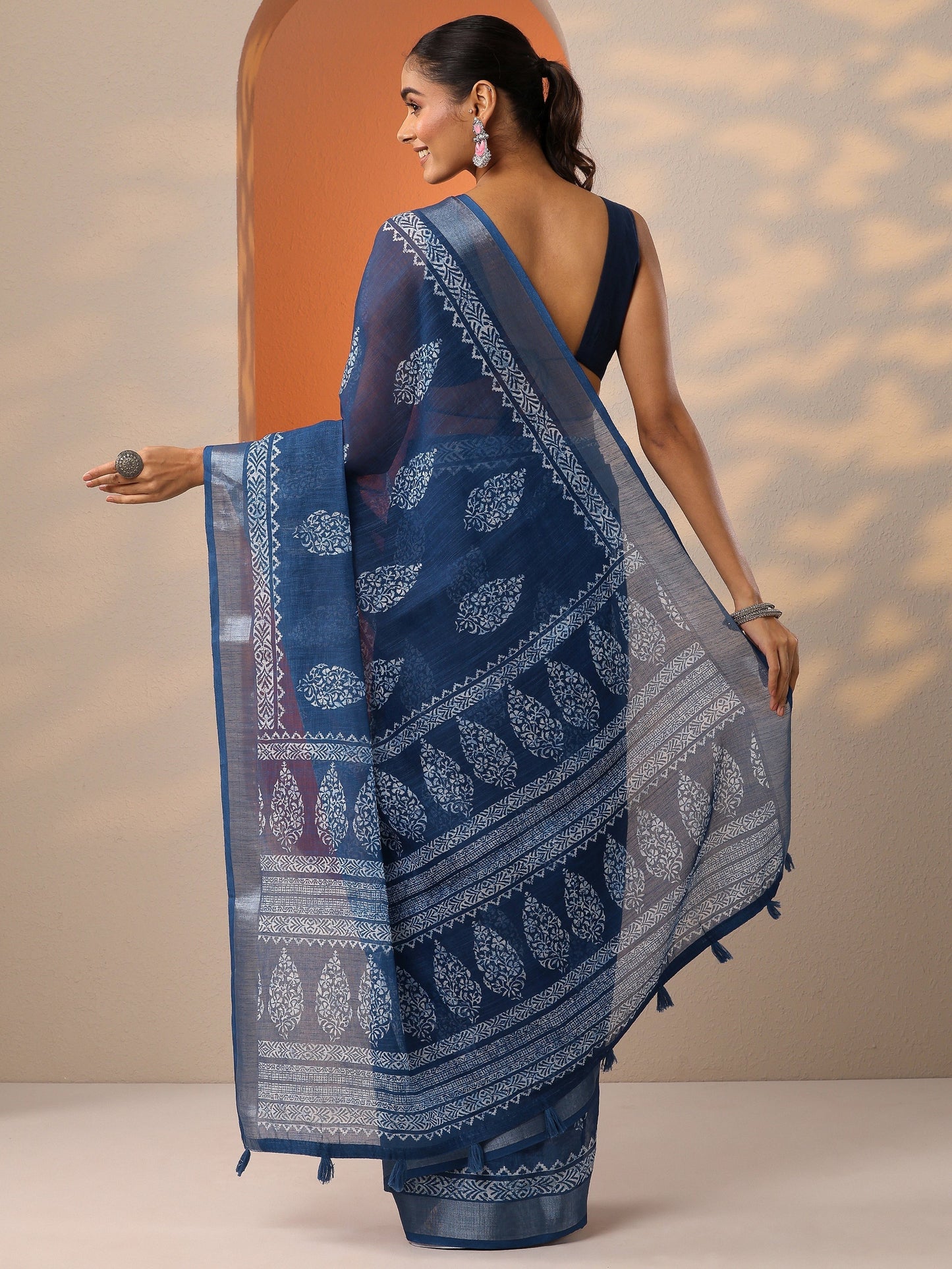 Blue Printed Cotton Blend Saree With Unstitched Blouse Piece