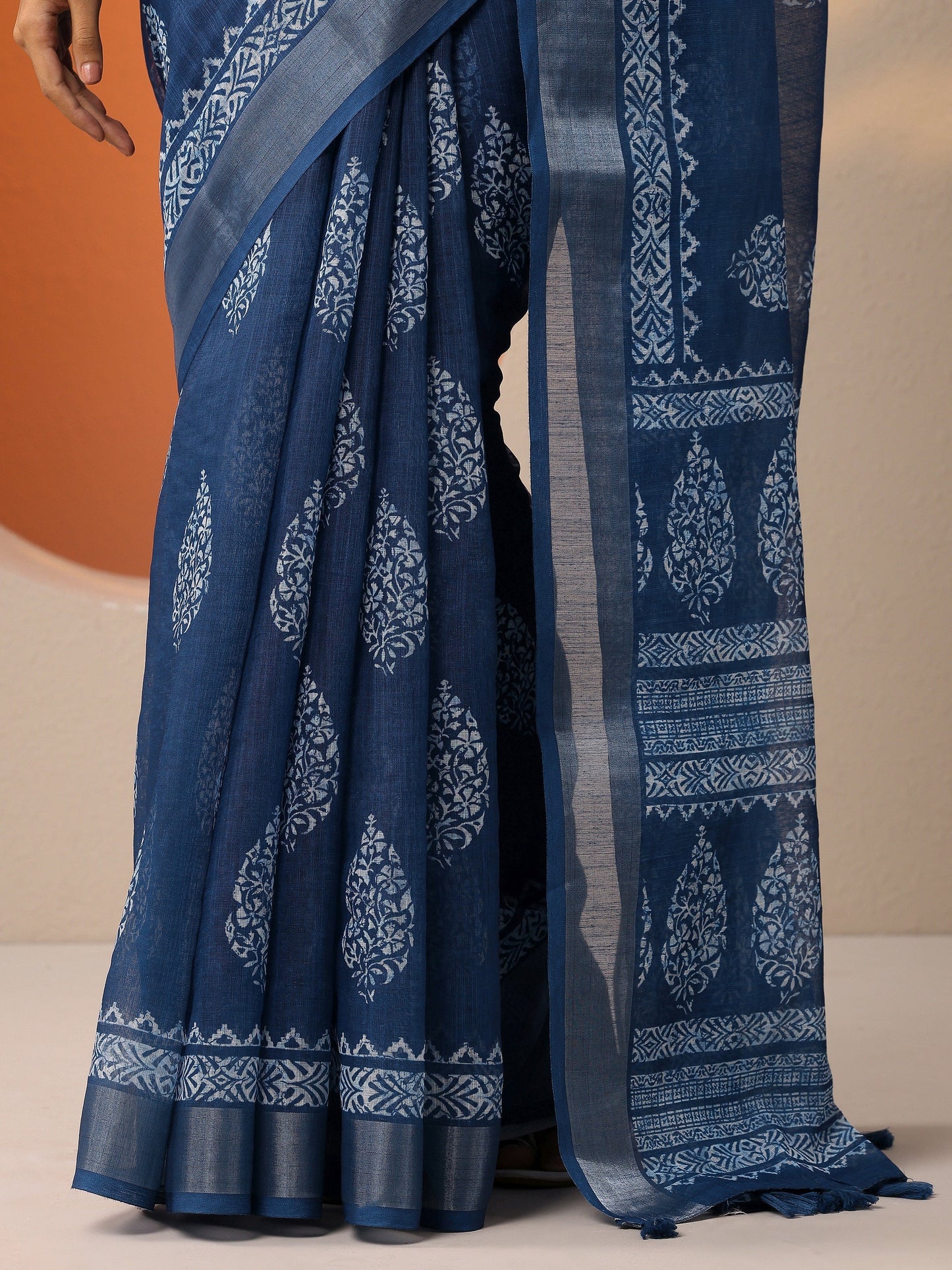 Blue Printed Cotton Blend Saree With Unstitched Blouse Piece