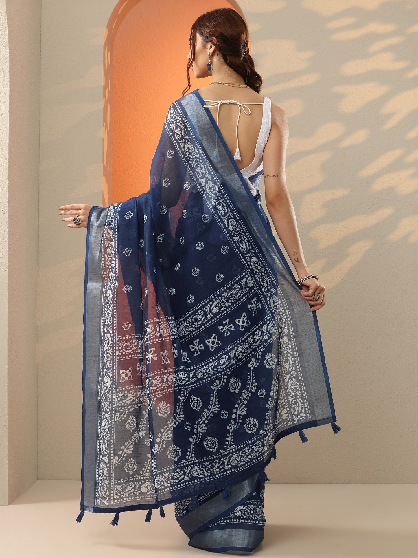 Blue Printed Cotton Blend Saree With Unstitched Blouse Piece