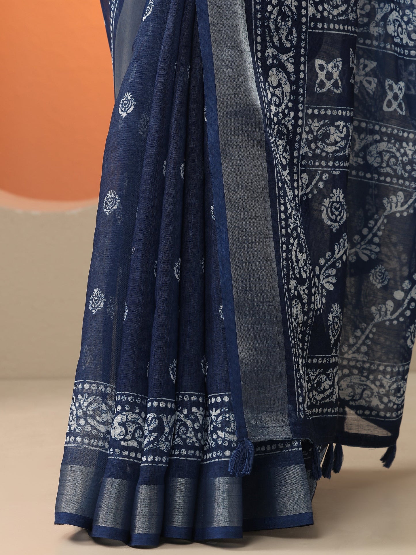 Blue Printed Cotton Blend Saree With Unstitched Blouse Piece
